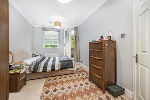 62 Chapman Square, London, SW19 5QU