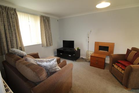 2 bedroom apartment to rent, Foxhill Court, LS16