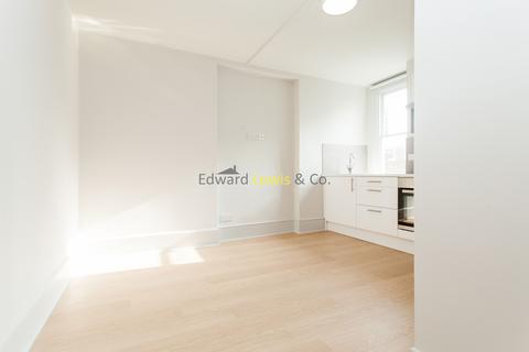 Studio to rent, Stoke Newington High Street, London N16