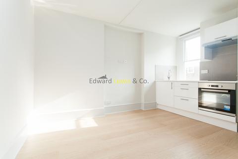 Studio to rent, Stoke Newington High Street, London N16