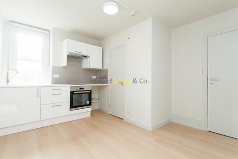 Studio to rent, Stoke Newington High Street, London N16