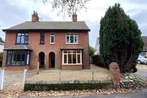 3 bedroom house to rent, Holman Road Aylsham NR11 6BY