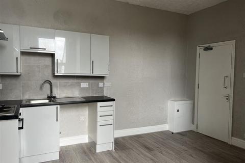 1 bedroom property to rent, Wellington Road, Rhyl, LL18