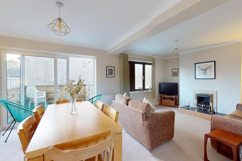 3 bedroom end of terrace house for sale, St. Roberts Close, Gargrave, Skipton