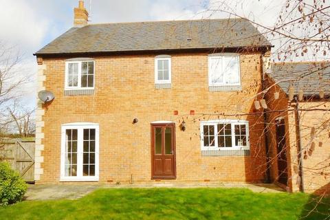 4 bedroom detached house to rent, 6 The Old Woodyard, Silverstone