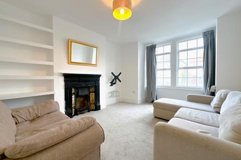 3 bedroom flat to rent, Perry Rise Forest Hill SE23