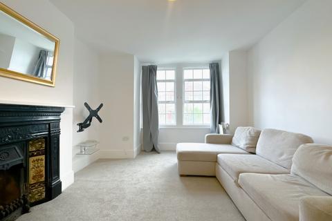 3 bedroom flat to rent, Perry Rise Forest Hill SE23