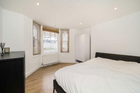 1 bedroom flat for sale, York Road, London W3