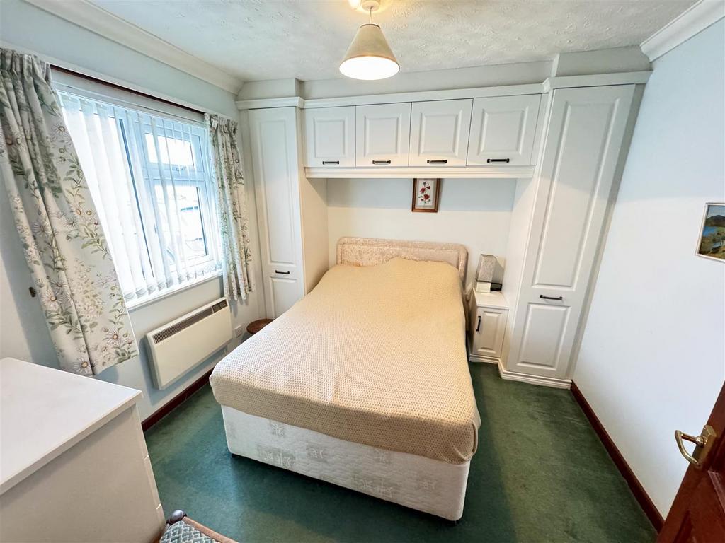 Front bedroom 1