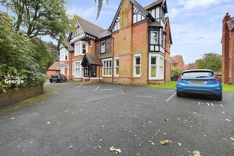 2 bedroom flat to rent, Manor House, Wake Green Rd, Moseley, B13 9PE