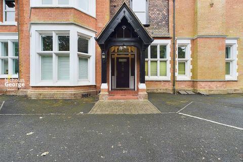 2 bedroom flat to rent, Manor House, Wake Green Rd, Moseley, B13 9PE