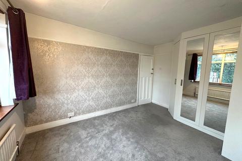 4 bedroom terraced house to rent, Horns Road, Ilford IG6