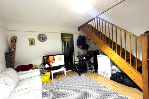 2 bedroom terraced house to rent, Britannia Gate, London E16