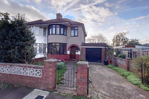 4 bedroom semi-detached house for sale, Croyde Avenue, Hayes, Greater London, UB3