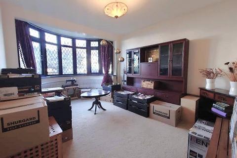 4 bedroom semi-detached house for sale, Croyde Avenue, Hayes, Greater London, UB3