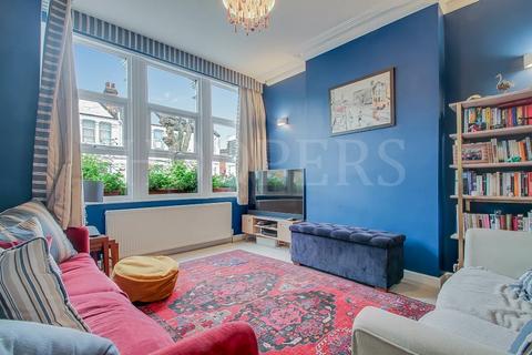 2 bedroom ground floor flat for sale, Cedar Road, London, NW2