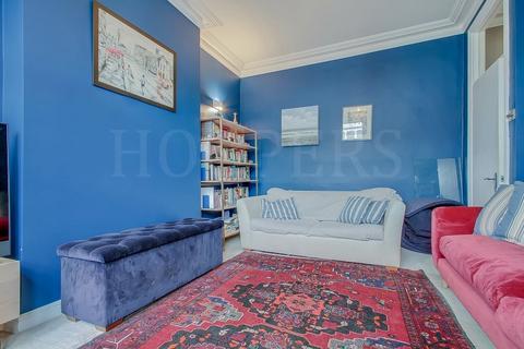 2 bedroom ground floor flat for sale, Cedar Road, London, NW2