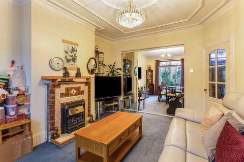 16 Leyborne Avenue, London, W13 9RB