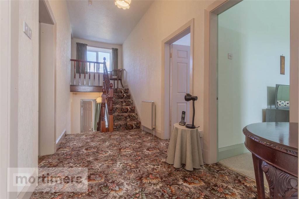 https://media.onthemarket.com/properties/16138729/1518552327/image-25-1024x1024.jpg