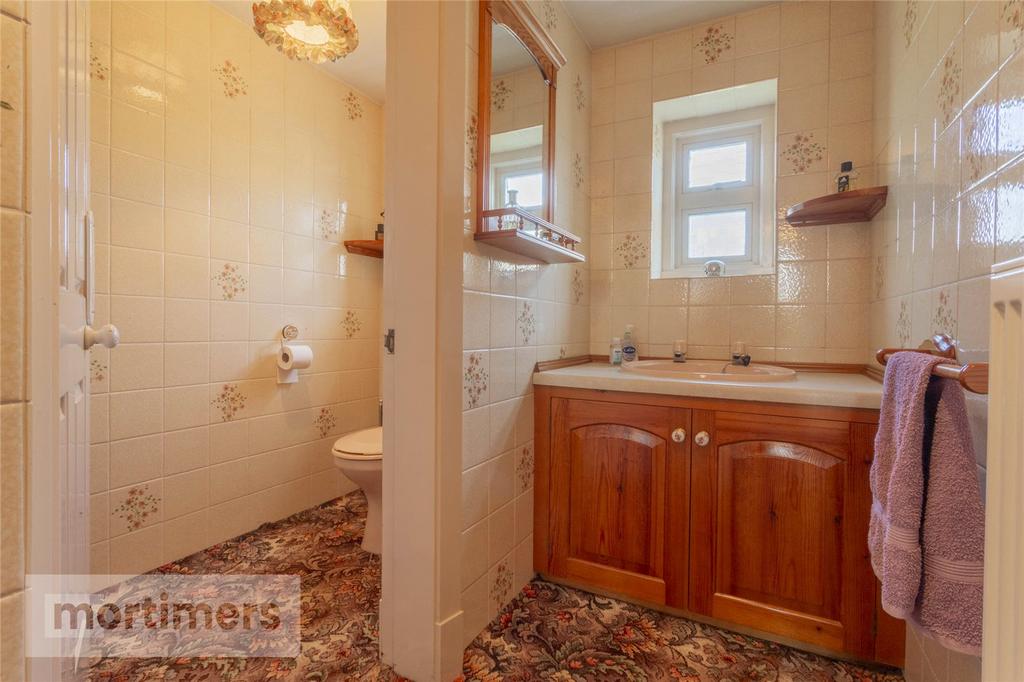 https://media.onthemarket.com/properties/16138729/1518552327/image-29-1024x1024.jpg