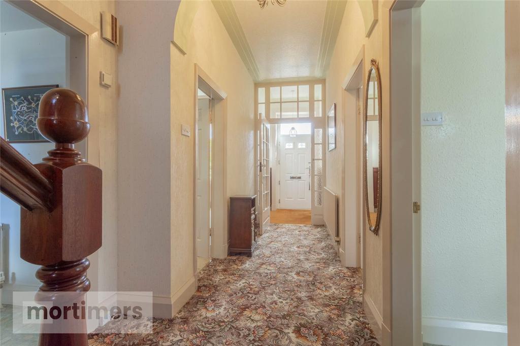 https://media.onthemarket.com/properties/16138729/1518552327/image-31-1024x1024.jpg