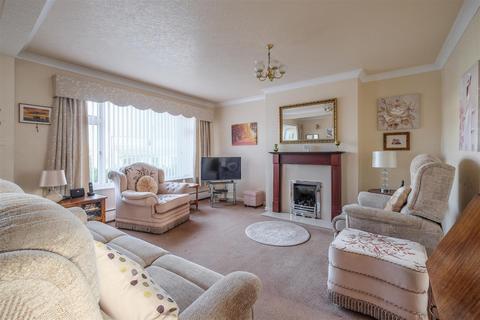 3 bedroom semi-detached house for sale, Amport Close, Brighouse