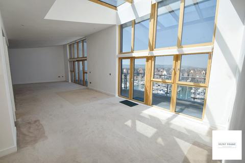 3 bedroom penthouse for sale, Midway Quay, Eastbourne BN23