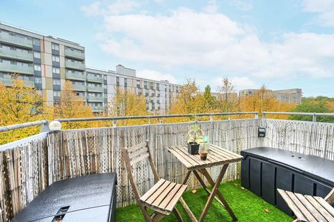 2 bedroom flat to rent, Coral House, Acton, London, NW10