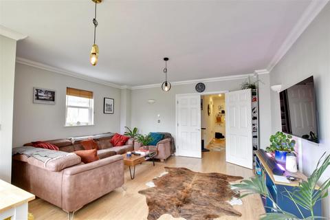 4 bedroom semi-detached house for sale, Benson Way, Rye