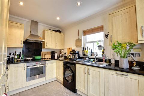 4 bedroom semi-detached house for sale, Benson Way, Rye