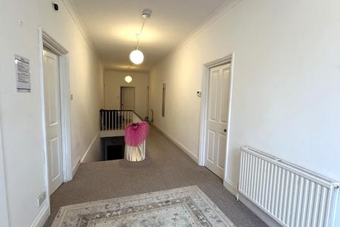 3 bedroom flat to rent, Woodlane, Falmouth