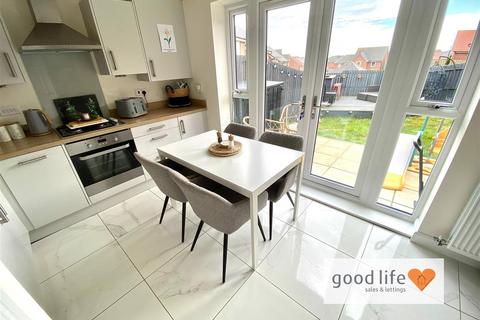 2 bedroom semi-detached house for sale, Greenstem Way, Sunderland SR2