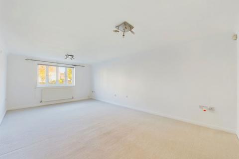 2 bedroom ground floor flat for sale, Brighton Road, Horsham RH13