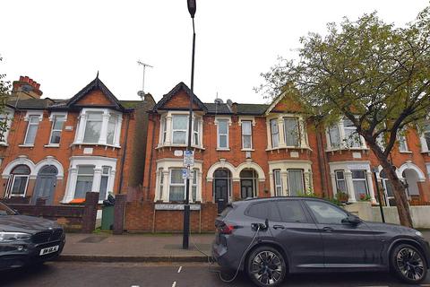 3 bedroom flat to rent, Central Park Road, London, E6