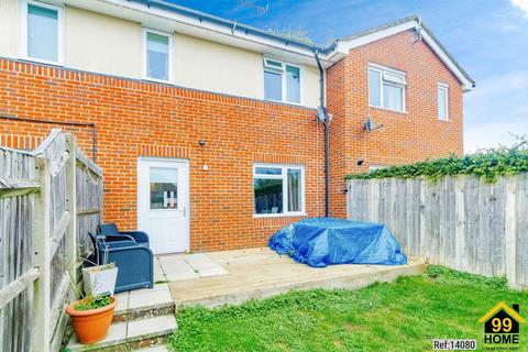 12 Bourne Mews, Godstone, RH9 8AR