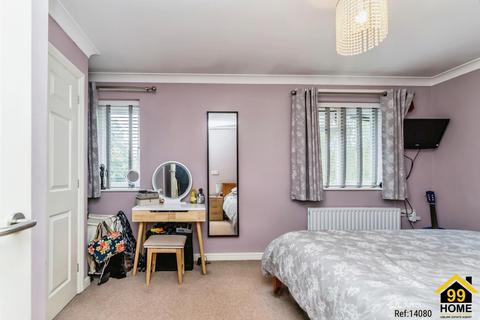 12 Bourne Mews, Godstone, RH9 8AR