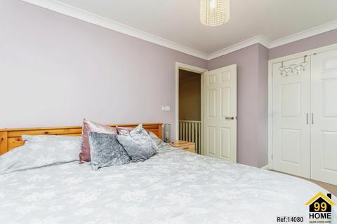 12 Bourne Mews, Godstone, RH9 8AR