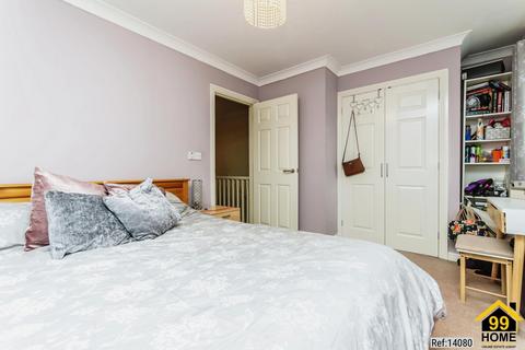 12 Bourne Mews, Godstone, RH9 8AR