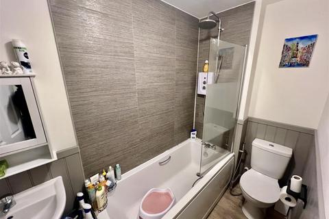 2 bedroom house to rent, Victoria Road, Nottingham NG5