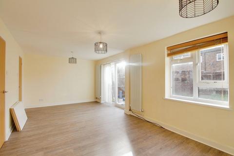 3 bedroom end of terrace house to rent, Valley Road, Uxbridge UB10