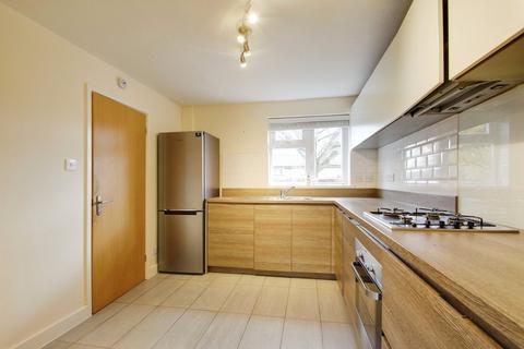 3 bedroom end of terrace house to rent, Valley Road, Uxbridge UB10