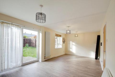 3 bedroom end of terrace house to rent, Valley Road, Uxbridge UB10