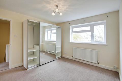 3 bedroom end of terrace house to rent, Valley Road, Uxbridge UB10