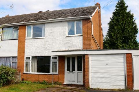 4 bedroom semi-detached house to rent, 11 Meadow View Road