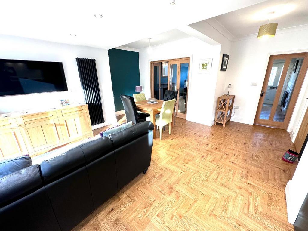 Open plan Kitchen/ Dining Room