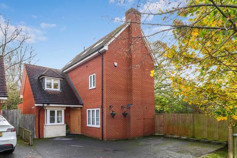 5 bedroom detached house for sale, Harcourt Road, Bushey, WD23