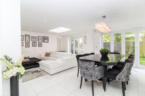 5 bedroom detached house for sale, Harcourt Road, Bushey, WD23