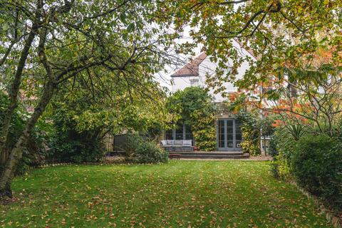 2 bedroom ground floor maisonette for sale, Milverton Road, London NW6