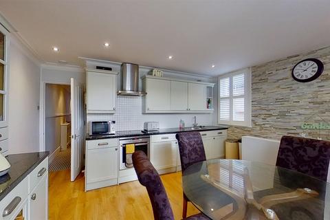 4 bedroom maisonette to rent, Quinton Street, London