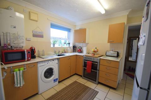 2 bedroom flat to rent, 11 Sandiford Crescent